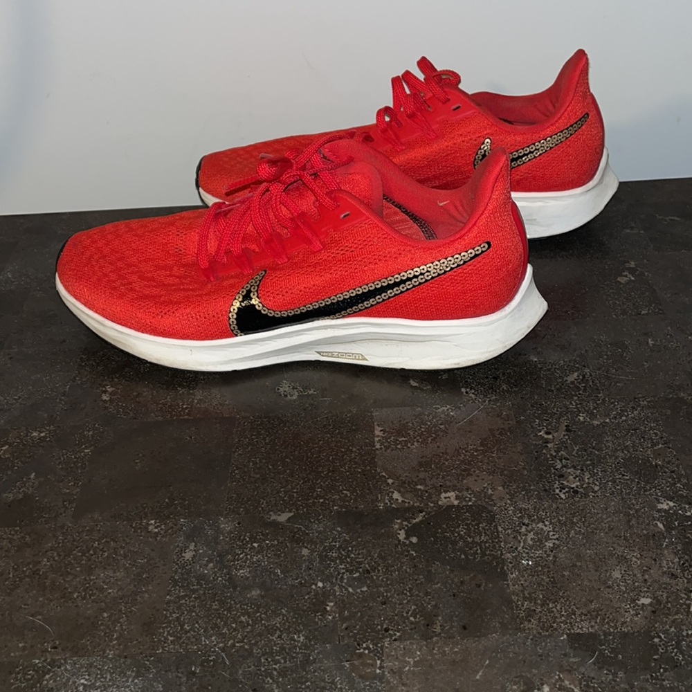 Nike - Picture 5 of 7